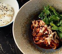 Кальмар с крабом в соусе чили гарлик