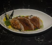 Гёдза с кальмаром и бычком