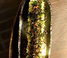 Салат айсберг с чукой и соусом вафу