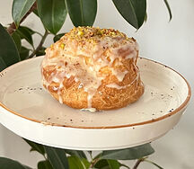 Профитроль с фисташкой