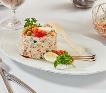 Салат Оливье с тремя видами мяса