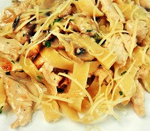 Паста с курицей и грибами