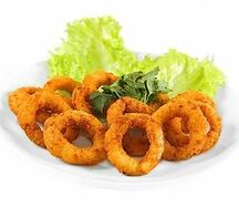 Луковые кольца с соусом