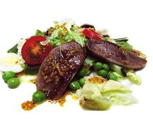 Зеленый салат с жареным языком