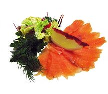 Семга слабосоленая с салатом