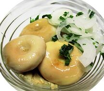 Грузди со сметаной и луком