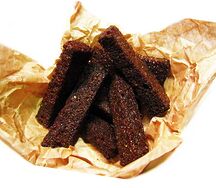 Чесночные гренки с соусом BBQ