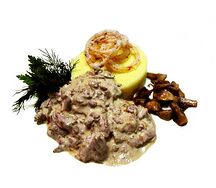 Бефстроганов с картофельным пюре