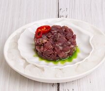 Тартар из говядины с каперсами