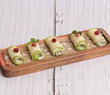 Рулетики из цукини с креметой