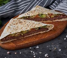 Плескавица в лаваше из телятины