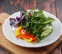 Свежие овощи и зелень