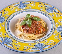 Спагетти с мясным рагу