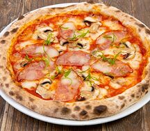 Пицца Ветчина, грибы и трюфельное масло