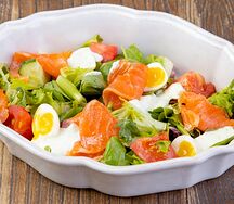 Со слабосоленой семгой и овощами