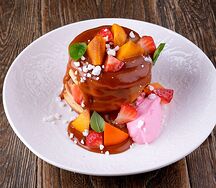 Панкейки с сезонными ягодами