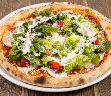 Пицца Пастрами из цыпленка и листья романо