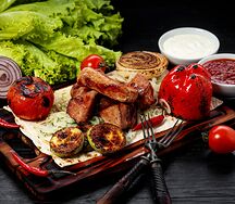 Ланч из свинины и овощей