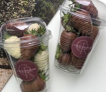 Клубника в шоколаде в стаканчике