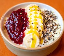 Пшенная каша на кокосовом молоке с бананом