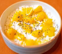 Рисовая каша с манго и маракуйей