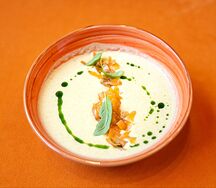 Суп из брокколи с карри и форелью