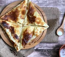 Хачапури из слоеного теста