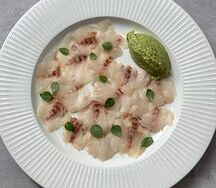 Филе сибаса, гуакамоле и имбирный соус