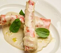 Краб на воке с голубым сыром