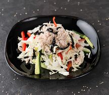 Салат с тунцом