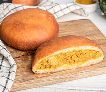 Пышник с курицей и соусом карри