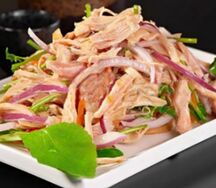 Салат с филе цыпленка в соевом соусе