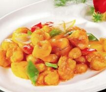 Креветки, жаренные с ананасом