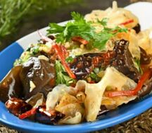 Битые огурцы с грибами