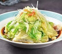 Молодая тушеная капуста