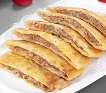 Жареные лепешки со свининой