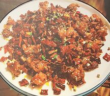 Кусочки жареной курицы в остром соусе