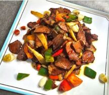 Острая грудинка, жаренная с бамбуком