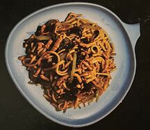 Лапша, жаренная в кисло-сладком соусе