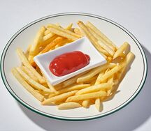 Картофель фри с кетчупом