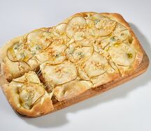 Пицца Груша и сыр с голубой плесенью