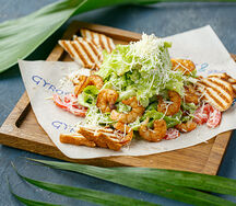 Салат цезарь с креветками