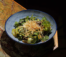 Китайский салат с жареной говядиной