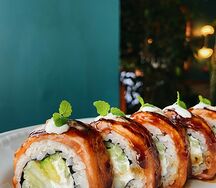 Татаки ролл с лососем