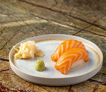 Суши с лососем