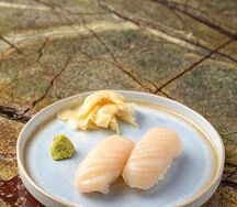 Суши с гребешком