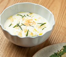 Томатный суп с муссом из пармезана