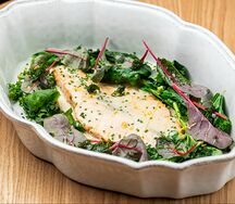 Лосось батерфляй в соусе белое вино