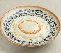 Рисовая каша с пармезаном, яйцом пашот и кольцом гриссини