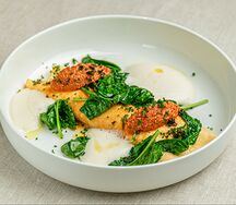 Омлет с кремовой рикоттой, шпинатом и томатным песто